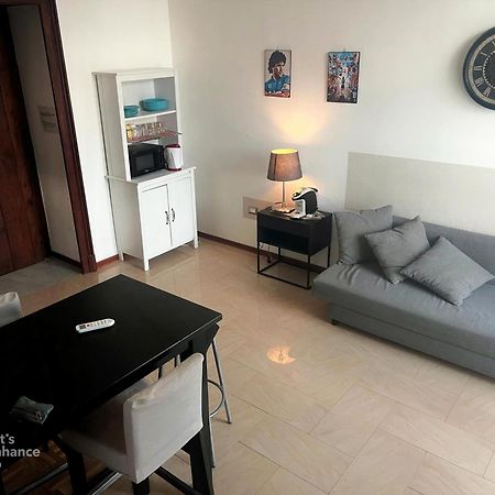 Ferienwohnung La Piazza - Garibaldi 2.6 Neapel Exterior foto